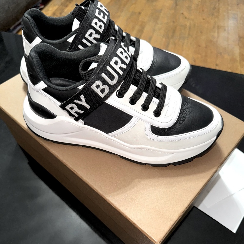 Burberry Unisex Leather Fashion Sneakers size: 5.5 or 6 - Picture 5 of 9
